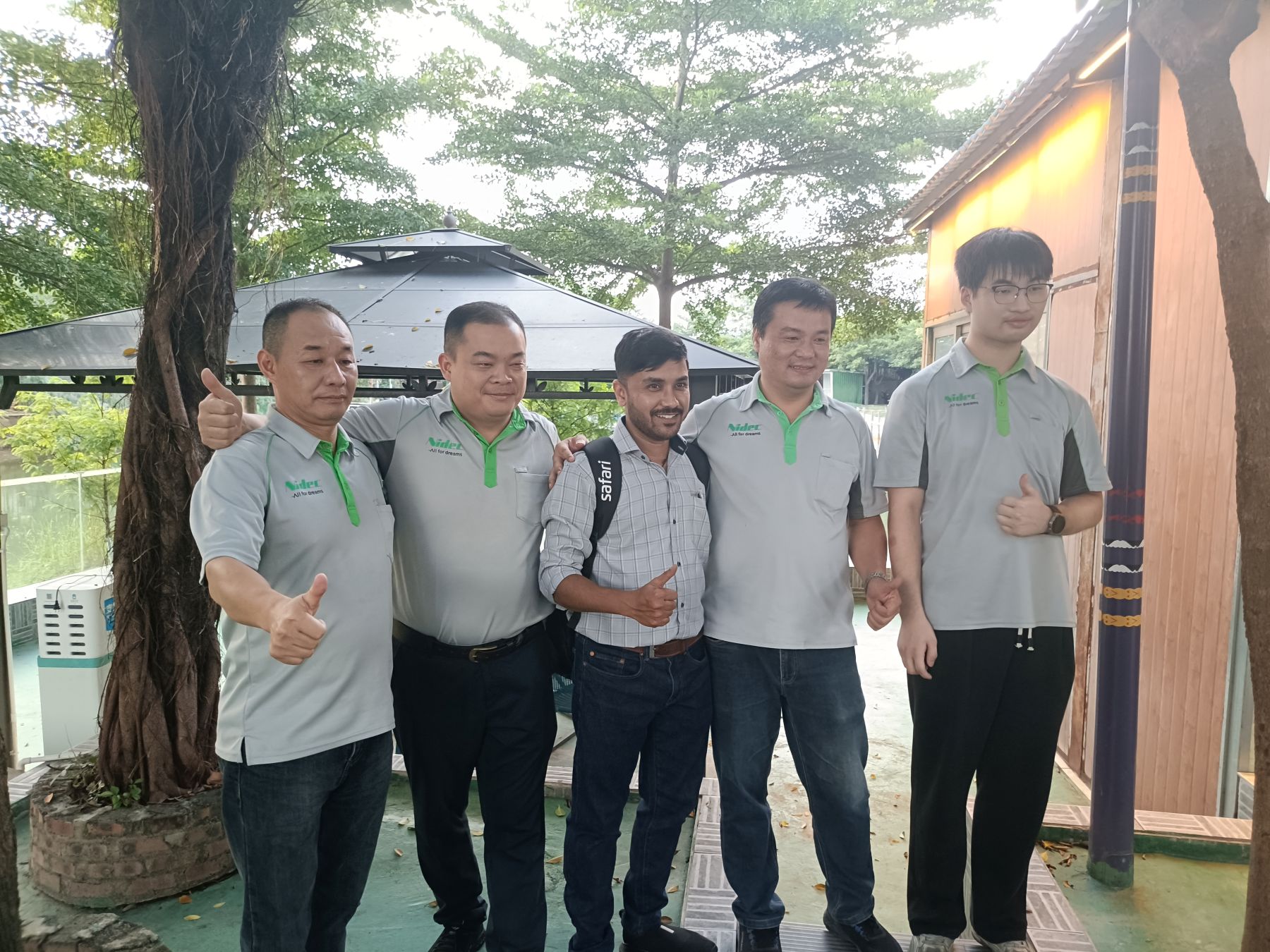 Качество деятельности между тяговыми машинами Nidec Elevator из Китая и Индии